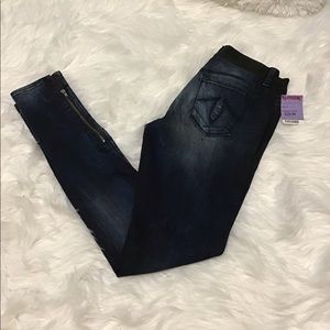 NWT Level 99 distressed skinny jeans